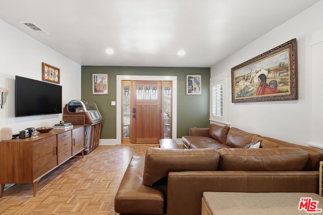 House in Signal Hill, California, United States 3 - 18595434