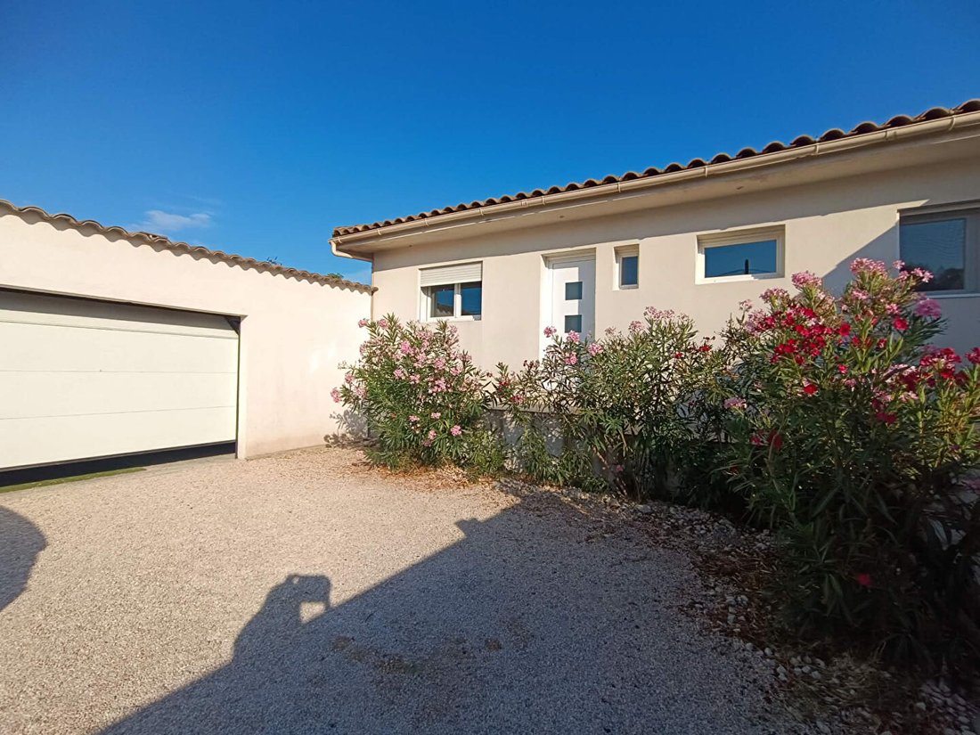 Villa in Saint-Chamas, Provence-Alpes-Côte d'Azur, France 1 - 18595752