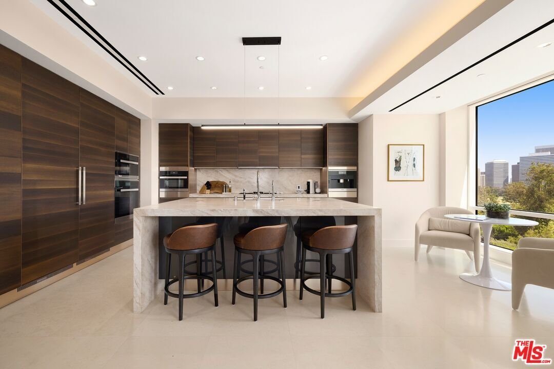 Condo in Los Angeles, California, United States 5 - 18595433