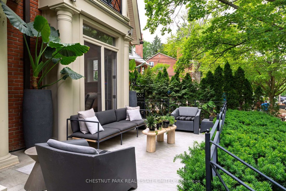 House in Toronto, Ontario, Canada 4 - 18595424