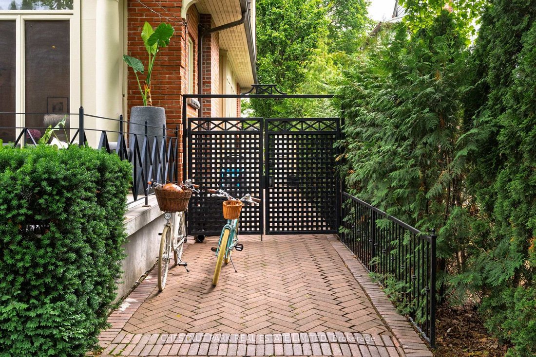 House in Toronto, Ontario, Canada 3 - 18595424