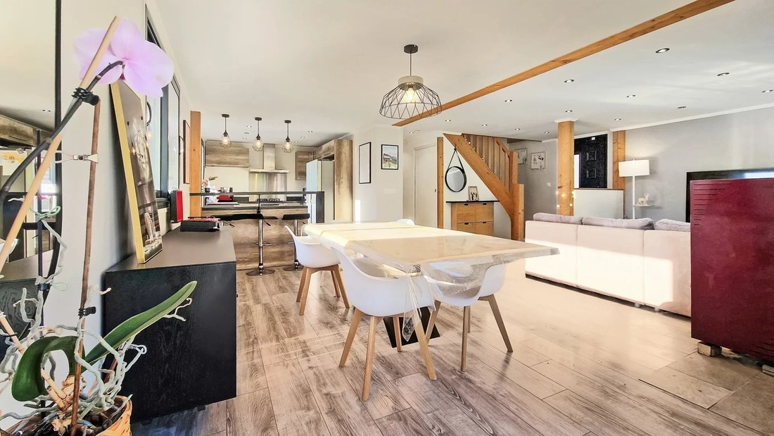 Chalet in Mijoux, Auvergne-Rhône-Alpes, France 1 - 18595447