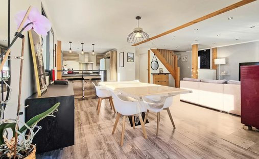 Chalet in Mijoux, Auvergne-Rhône-Alpes, France 1