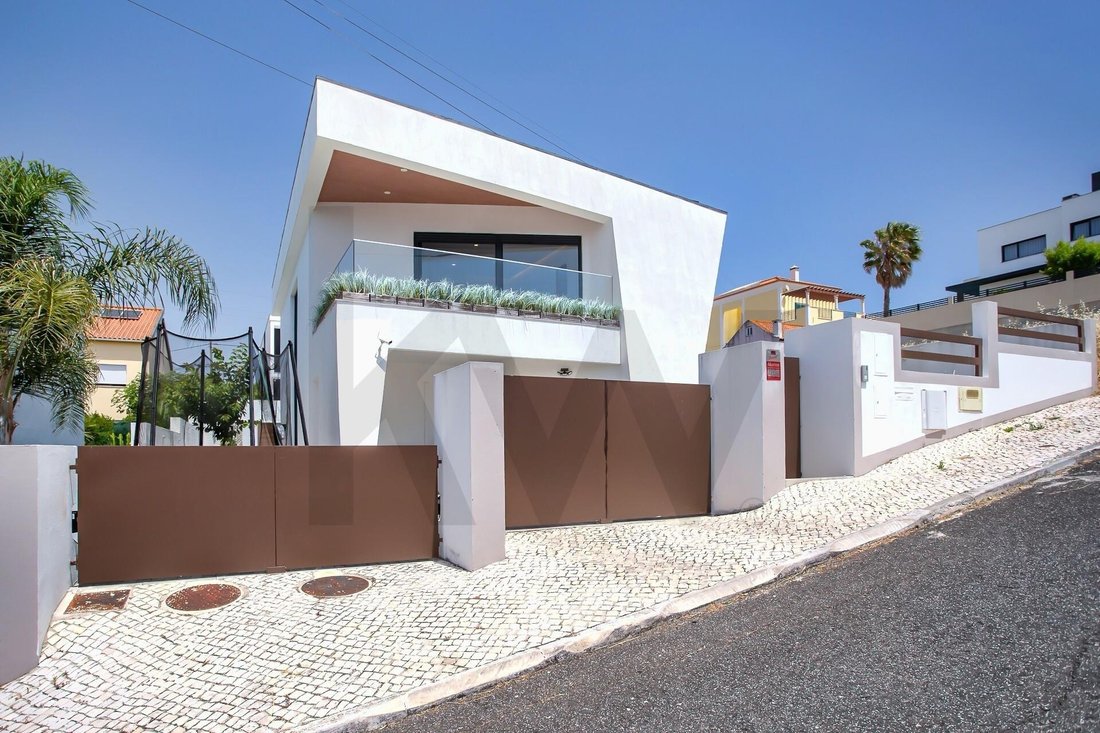 Townhouse in Vialonga, Lisbon, Portugal 2 - 18595468