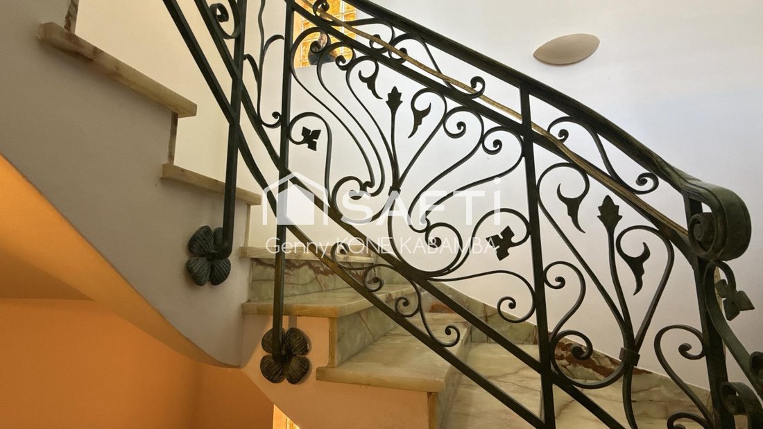 House in Coste Chaude-Mauveou, La Seyne-sur-Mer, France 4 - 18595906