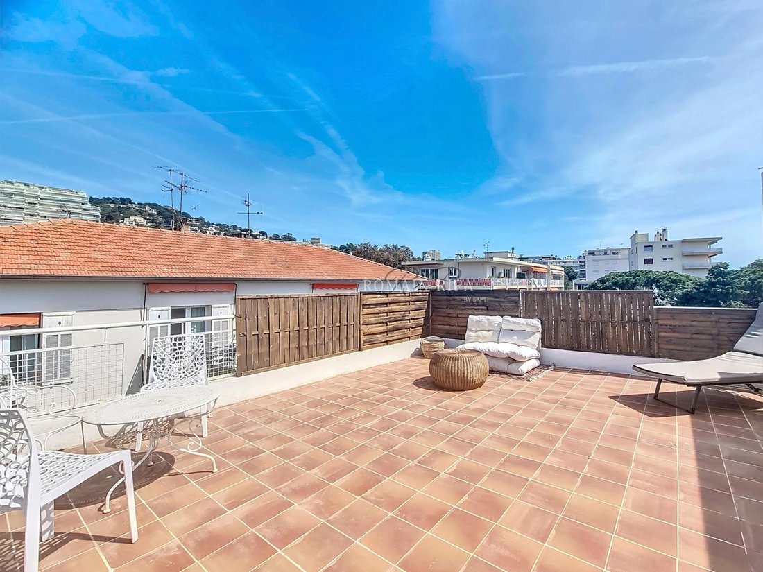 House in Cannes, Provence-Alpes-Côte d'Azur, France 1 - 18595894