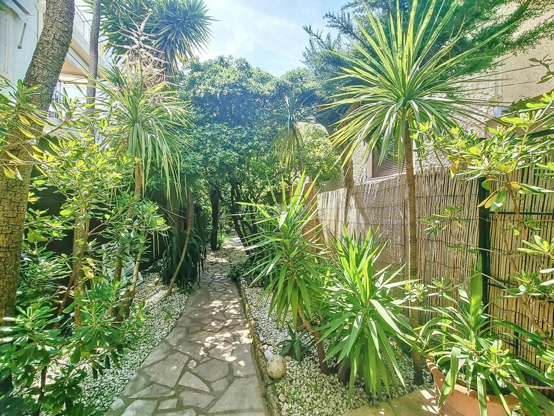 House in Cannes, Provence-Alpes-Côte d'Azur, France 3 - 18595894
