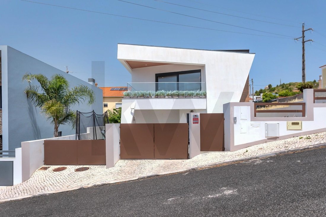Townhouse in Vialonga, Lisbon, Portugal 5 - 18595468