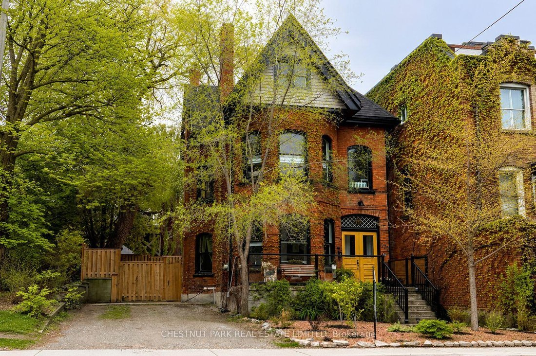 Hamilton, Ontario, Canada 2 - 18595419