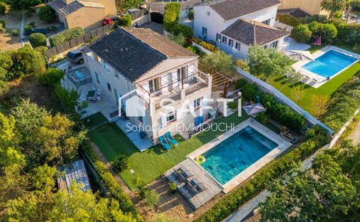 House in Ouest, Cogolin, France 1
