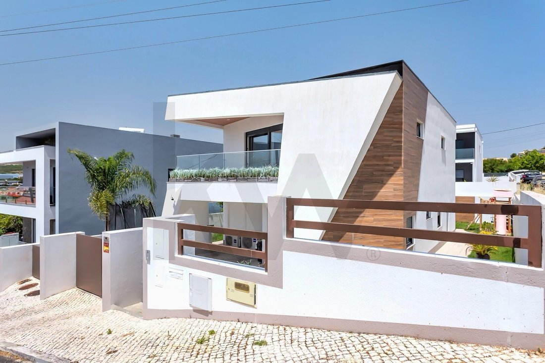 Townhouse in Vialonga, Lisbon, Portugal 4 - 18595468