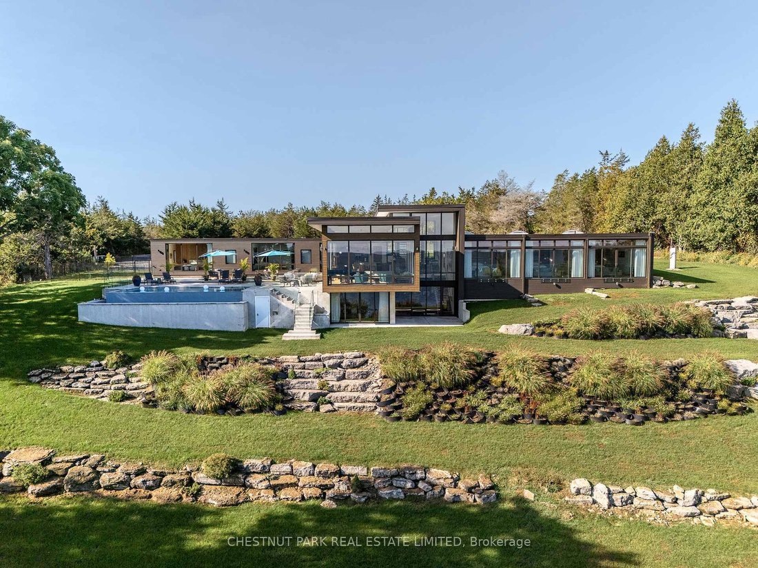 House in Prince Edward, Ontario, Canada 2 - 18595370