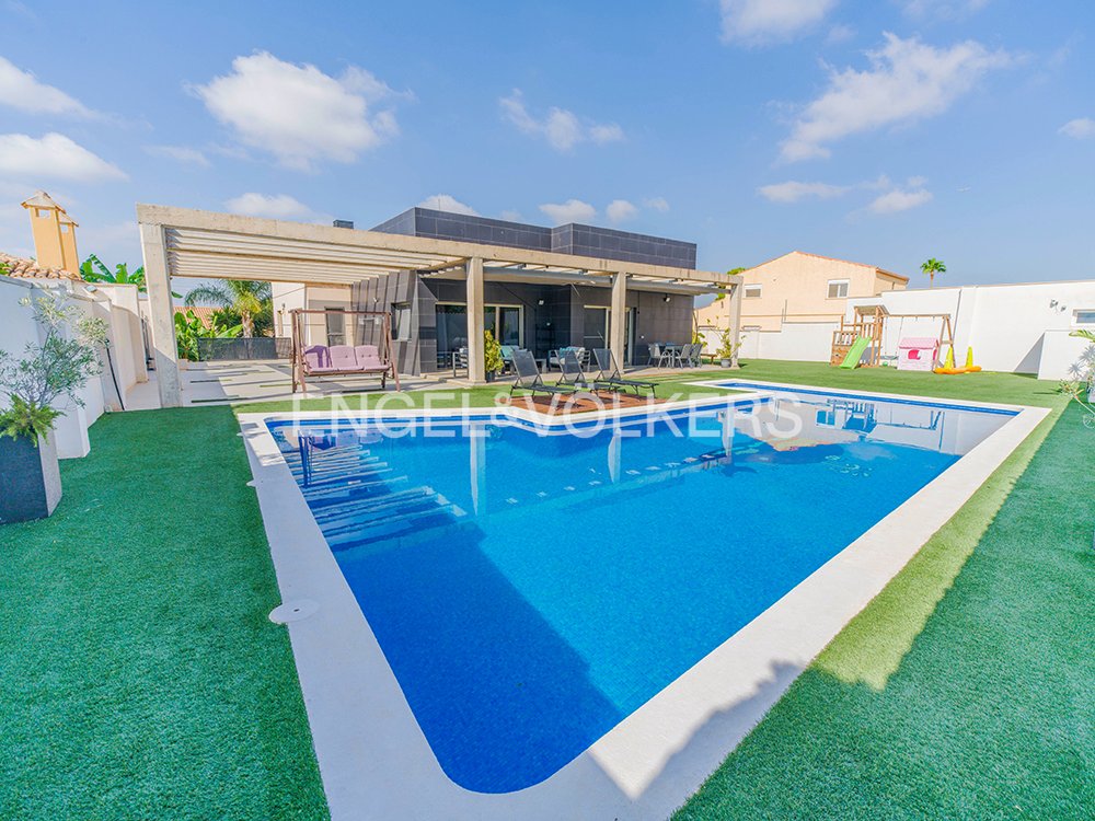 Villa in Mutxamel, Valencian Community, Spain 4 - 18596087
