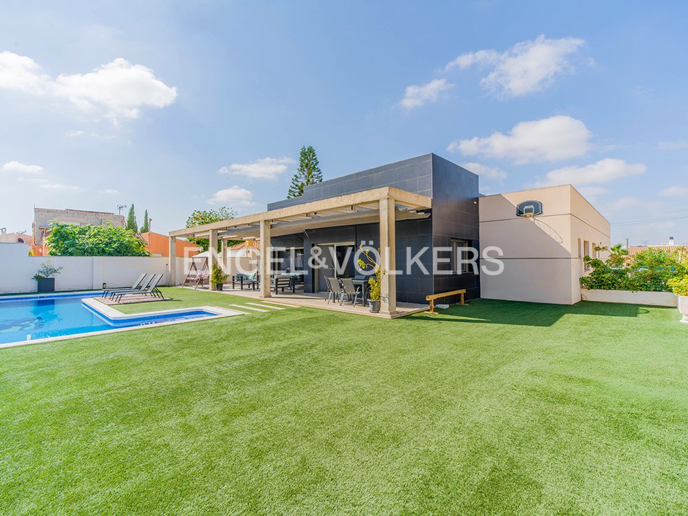 Villa in Mutxamel, Valencian Community, Spain 3 - 18596087