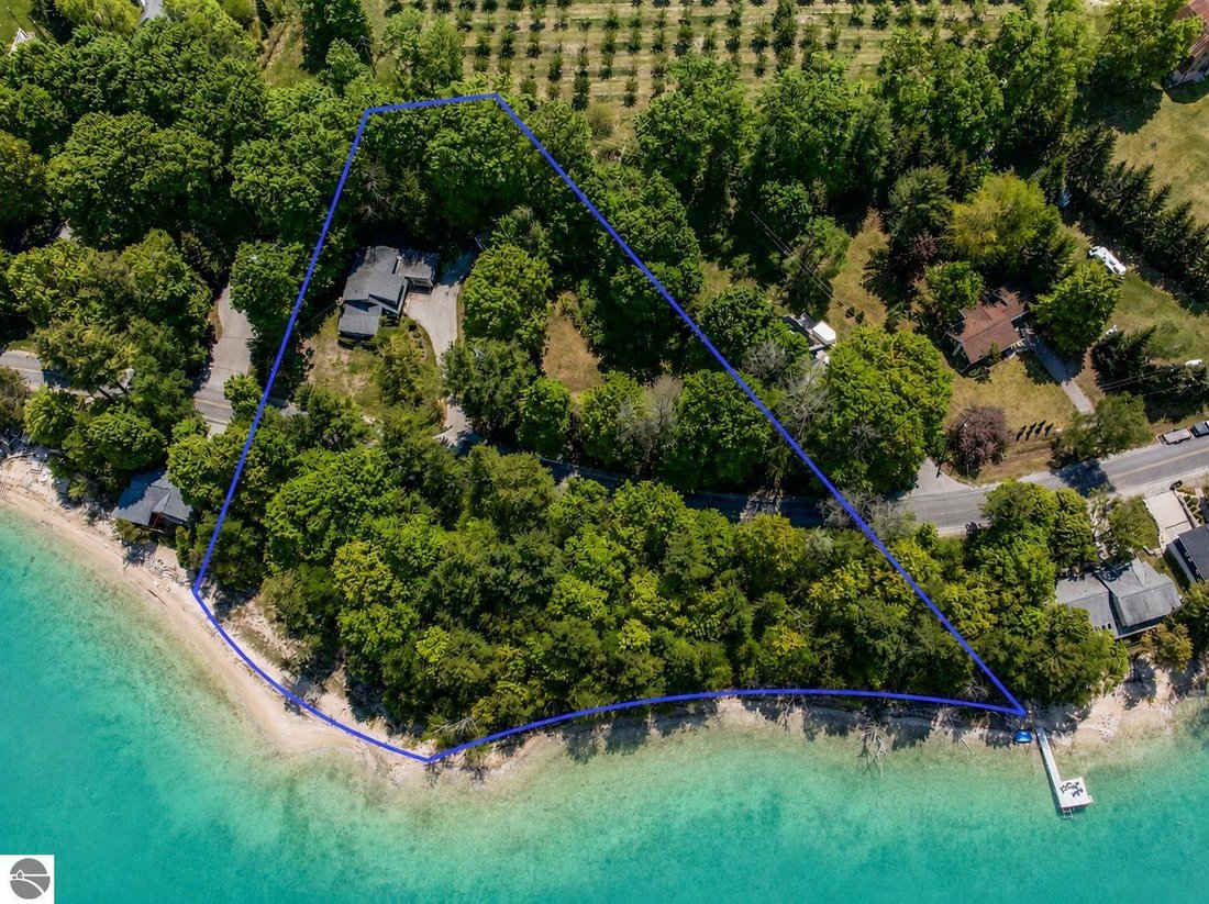House in Suttons Bay, Michigan, United States 2 - 18595387