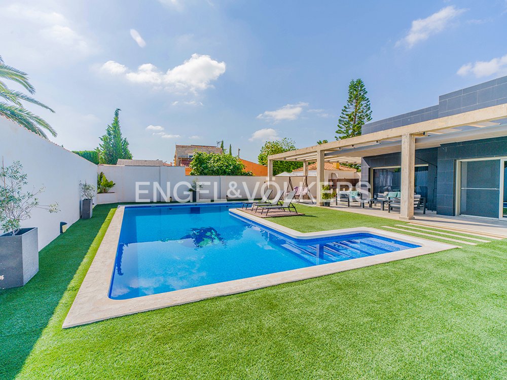 Villa in Mutxamel, Valencian Community, Spain 2 - 18596087