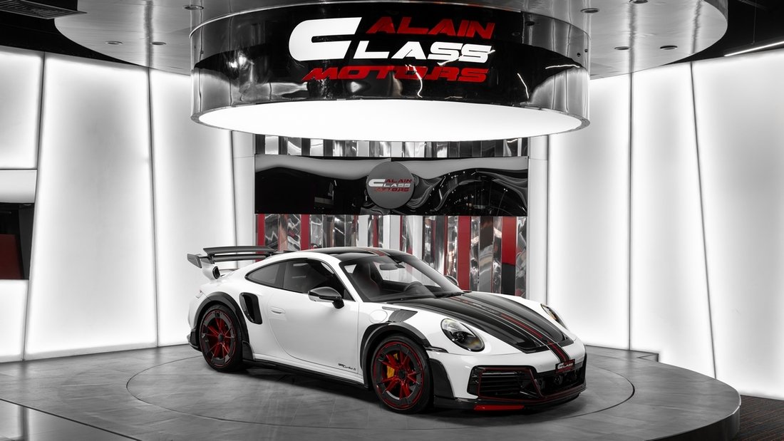 Coupe in Dubai, United Arab Emirates 1 - 18595329