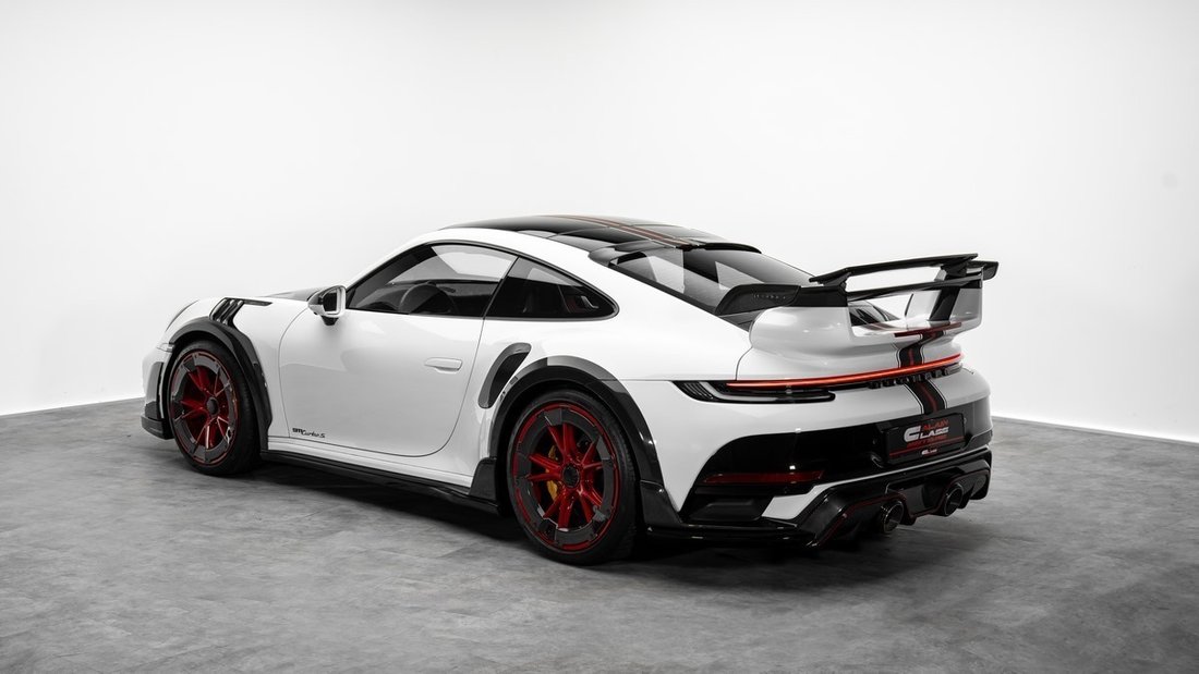 Coupe in Dubai, United Arab Emirates 2 - 18595329