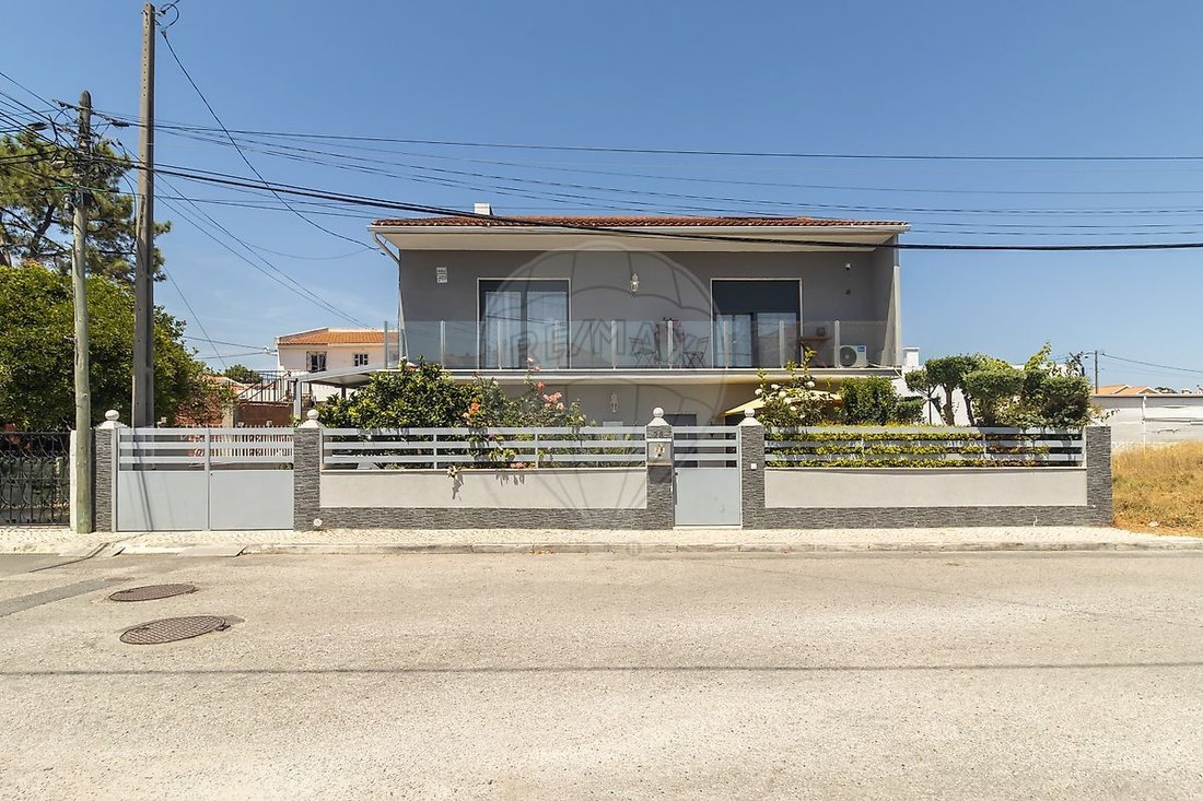 Villa in Aroeira, Charneca de Caparica e Sobreda, Portugal 1 - 18595502