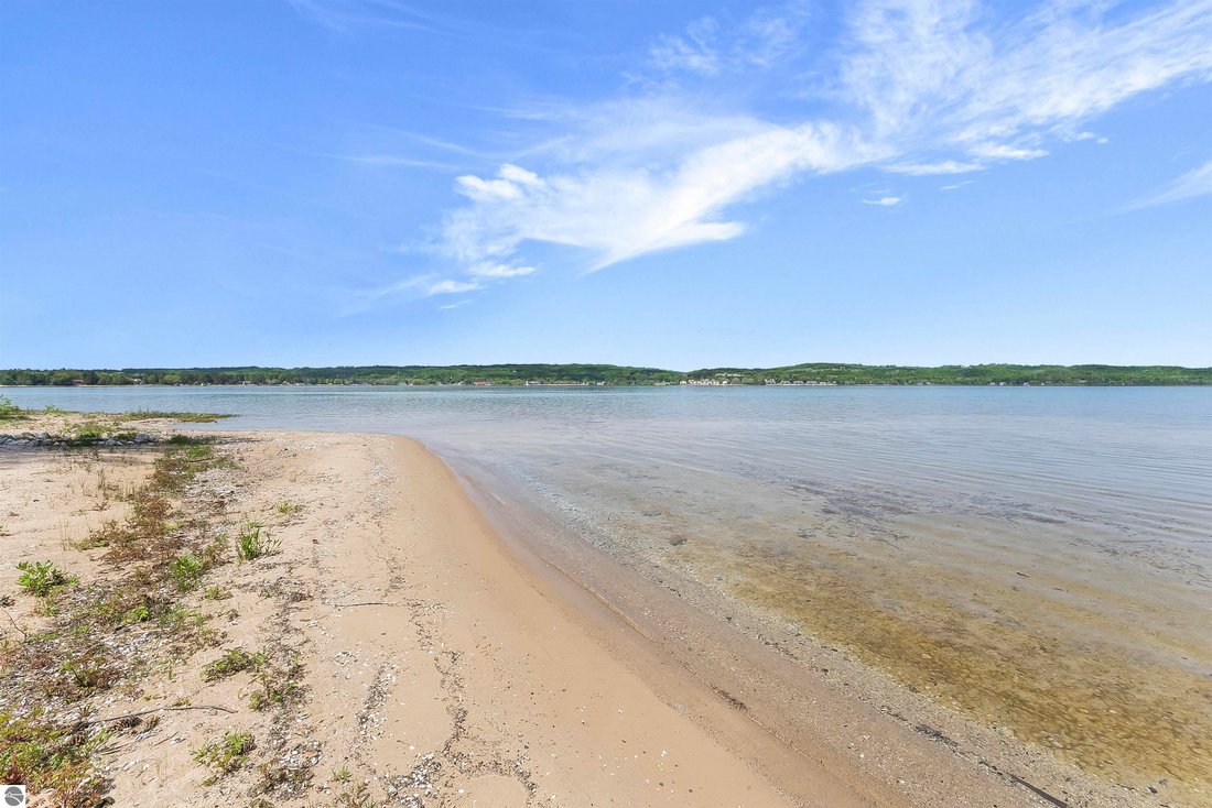 House in Suttons Bay, Michigan, United States 3 - 18595387