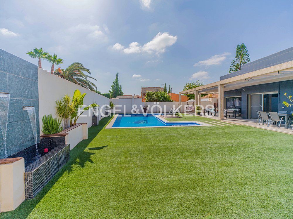 Villa in Mutxamel, Valencian Community, Spain 5 - 18596087