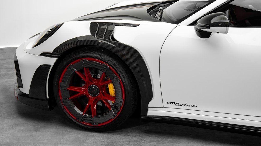 Coupe in Dubai, United Arab Emirates 4 - 18595329