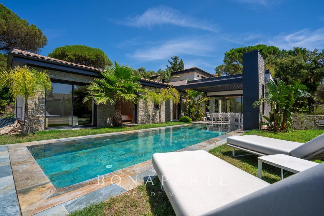 Villa in Nartelle-Noyer-Bellevue-bd des Sardinaux, Sainte-Maxime, France 1 - 18533479