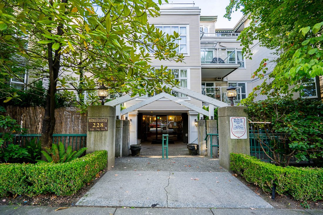 Condo in Vancouver, British Columbia, Canada 1 - 18595365