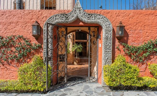 House in Presita Guadalupe, Guanajuato, Mexico 1