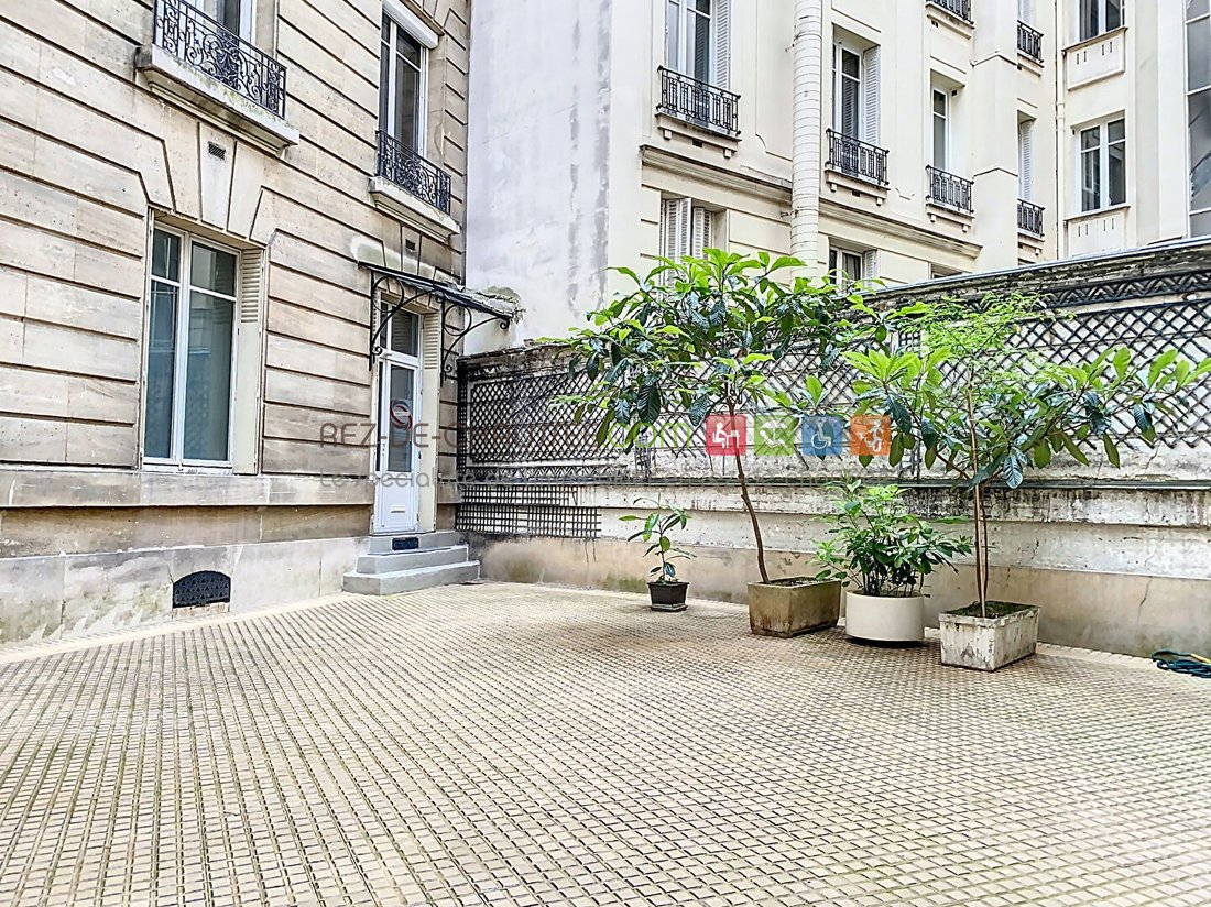 Apartment in Lorette-Martyrs, Paris 9e Arrondissement, Paris 3 - 18597797