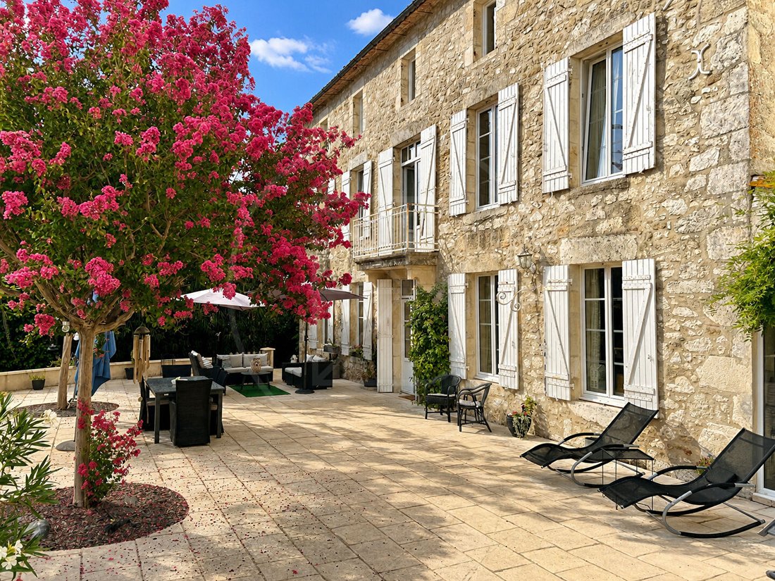 Villa in Vélines, Nouvelle-Aquitaine, France 1 - 18597545