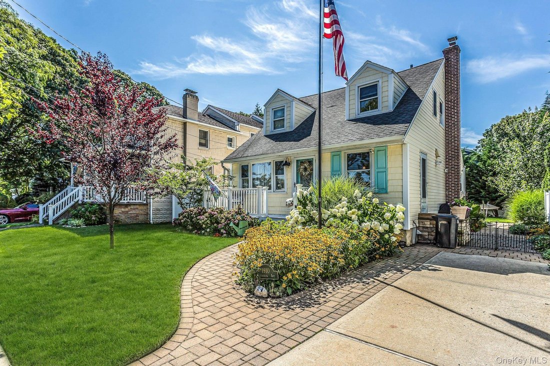 House in Merrick, New York, United States 2 - 18602388