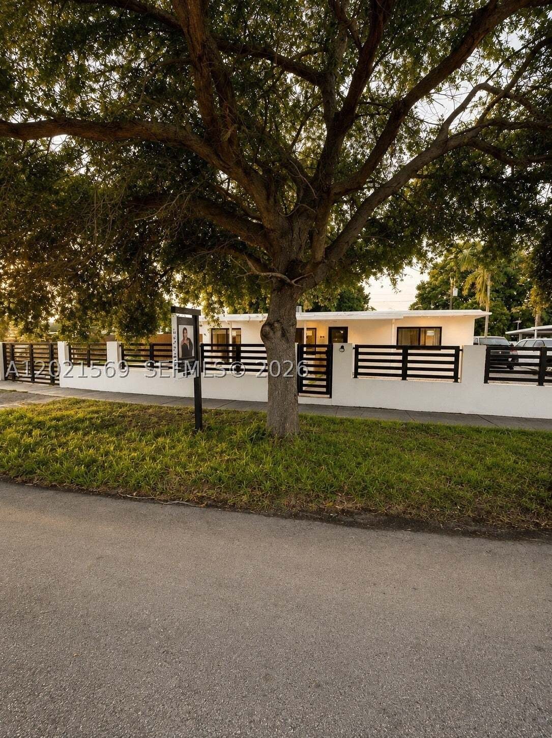 House in Hialeah, Florida, United States 5 - 17960769