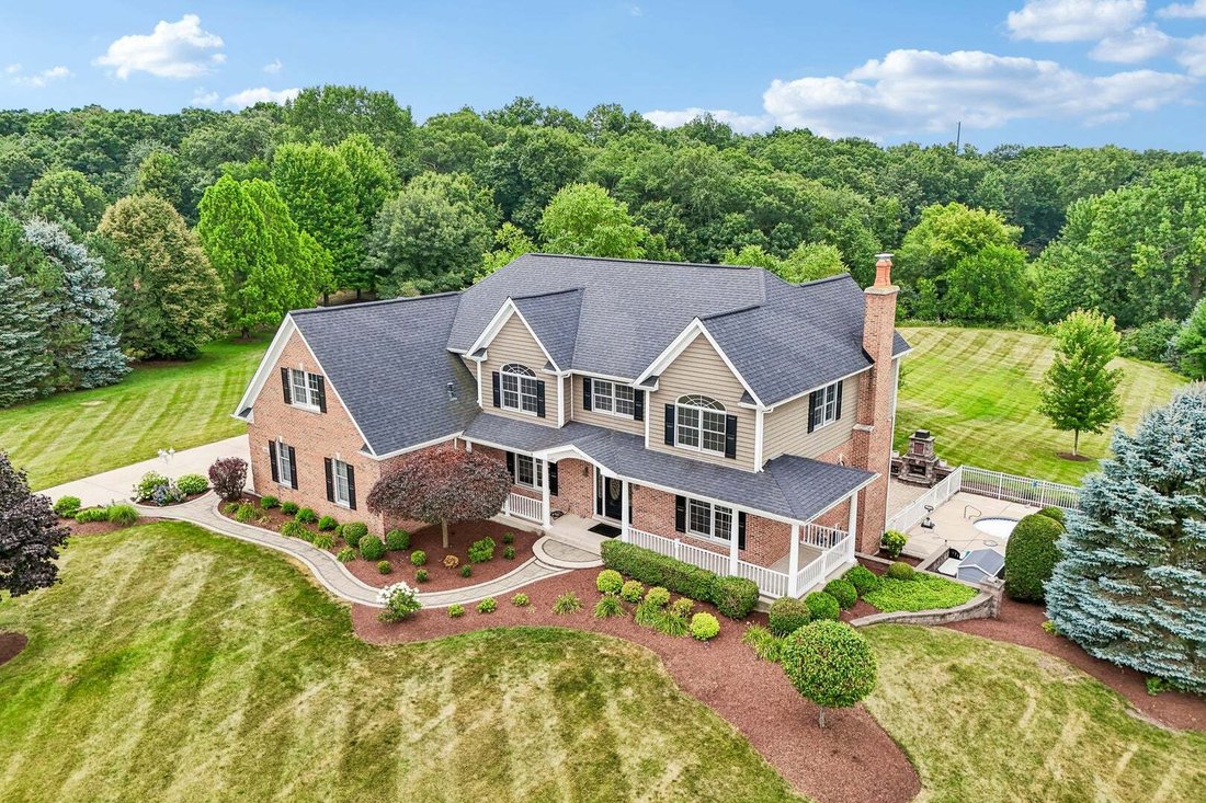 House in Pingree Grove, Illinois, United States 3 - 18601487