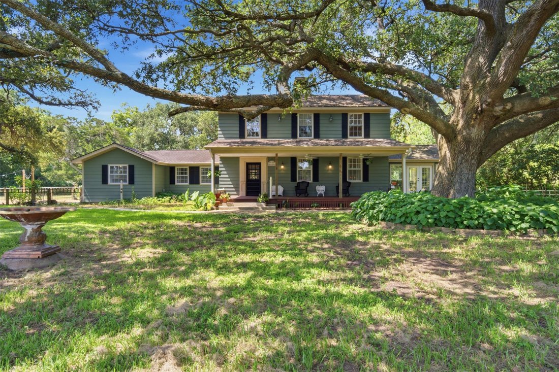 House in Hitchcock, Texas, United States 2 - 18602115