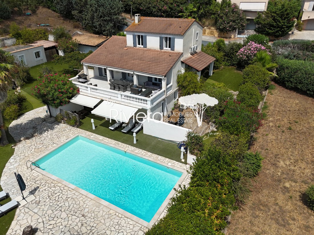 Villa in La Croix-Valmer, Provence-Alpes-Côte d'Azur, France 1 - 18600455