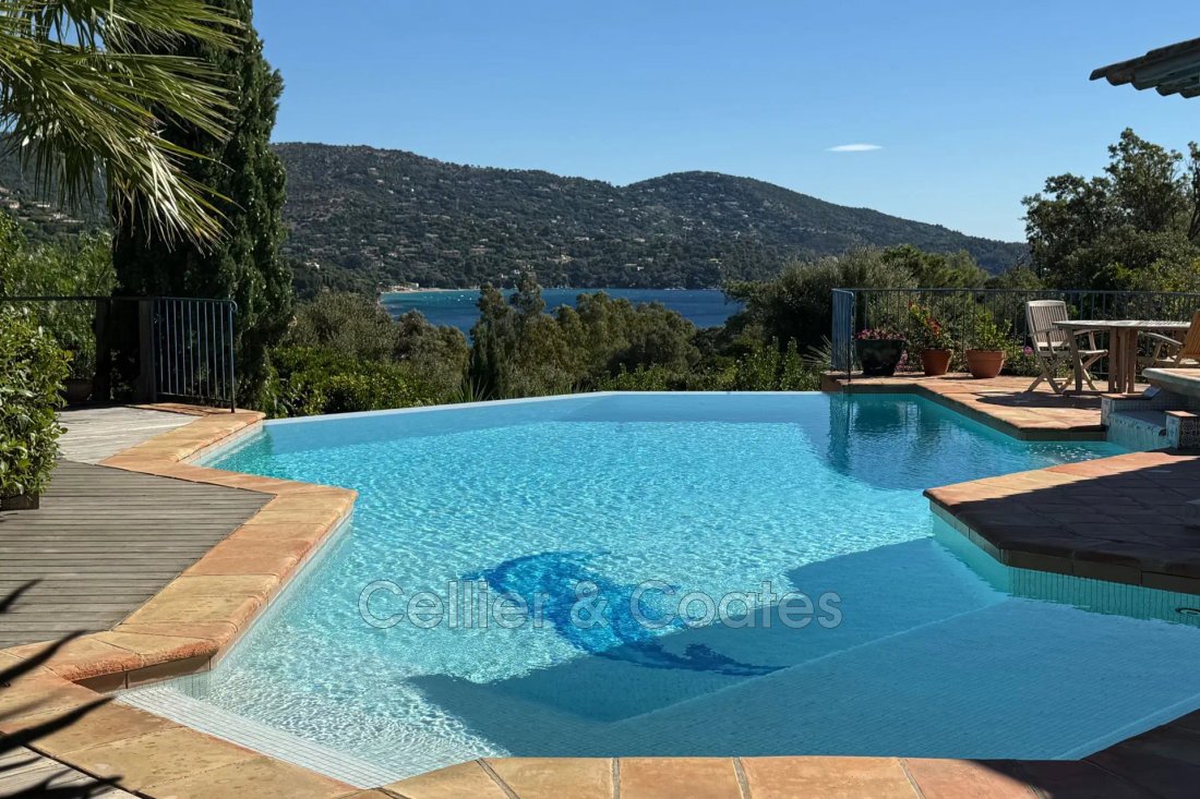 House in Le Lavandou, Provence-Alpes-Côte d'Azur, France 1 - 18597504