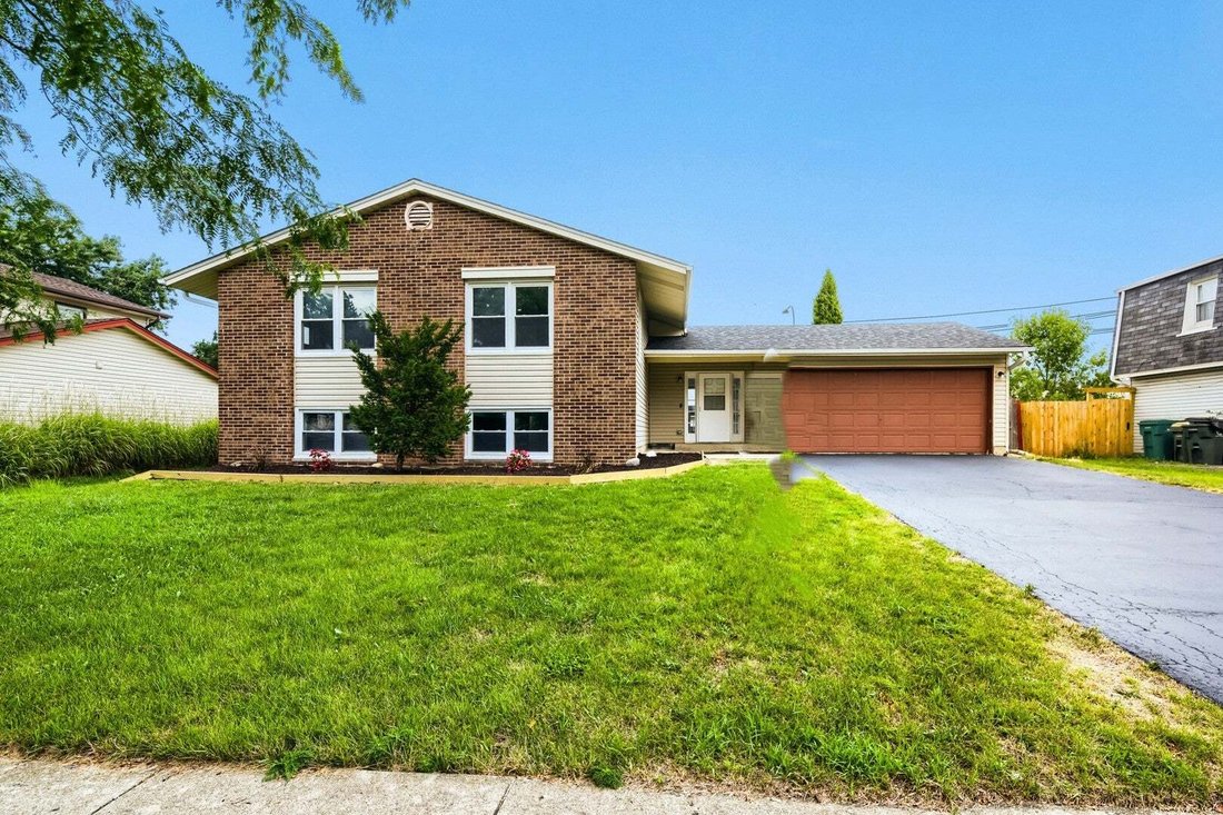 House in Elk Grove Village, Illinois, United States 1 - 18601372