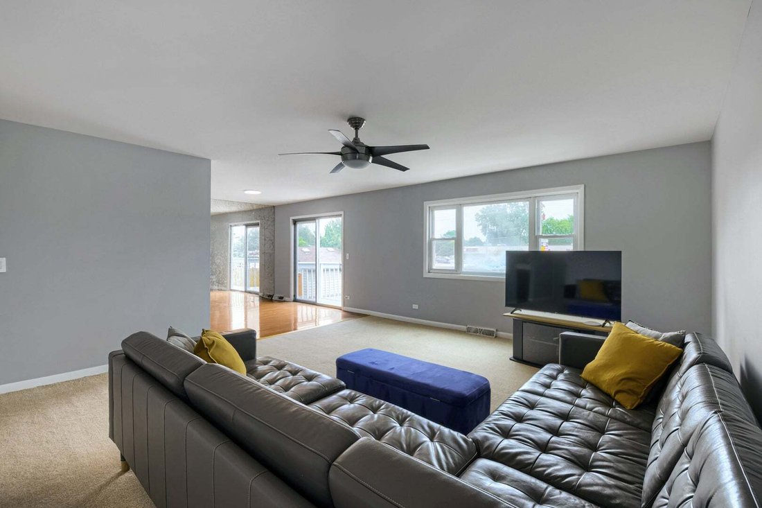 House in Elk Grove Village, Illinois, United States 4 - 18601372