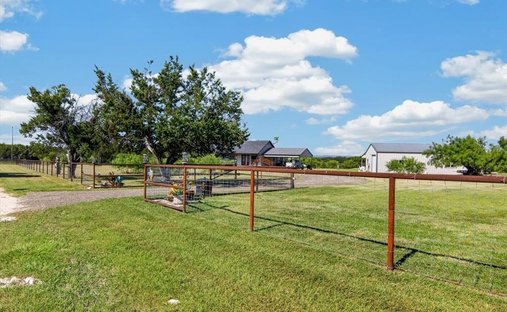 House in The Grove, Texas, United States 1