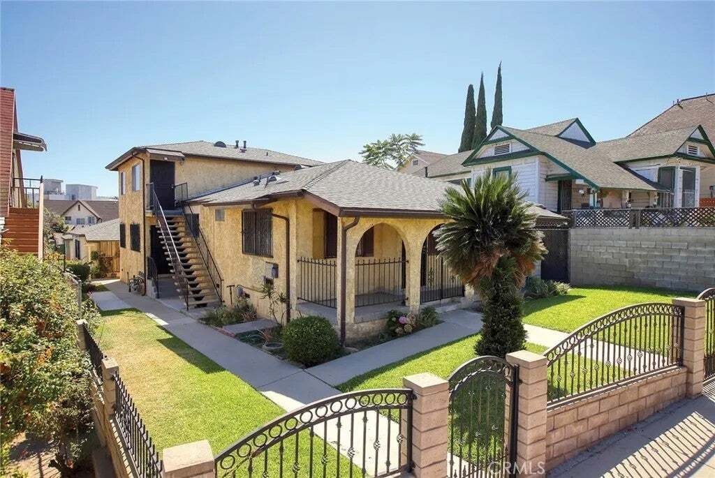 Los Angeles, California, United States 1 - 18602014