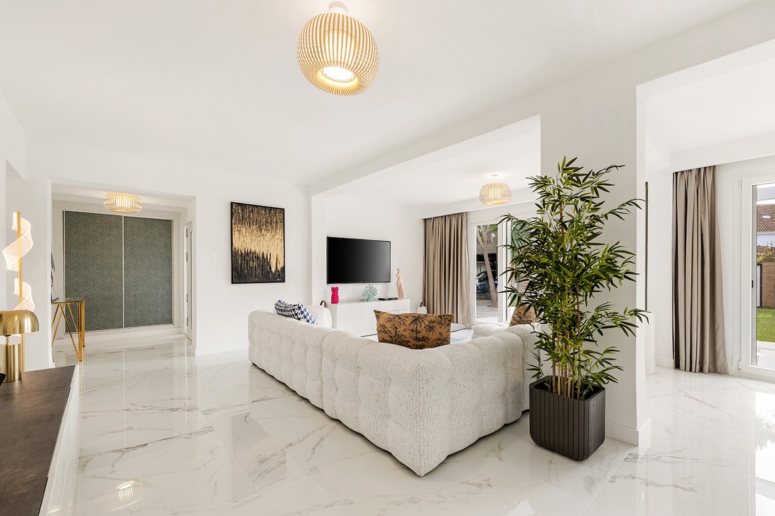 Villa in Elviria-Cabopino, Marbella, Spain 5 - 18596931