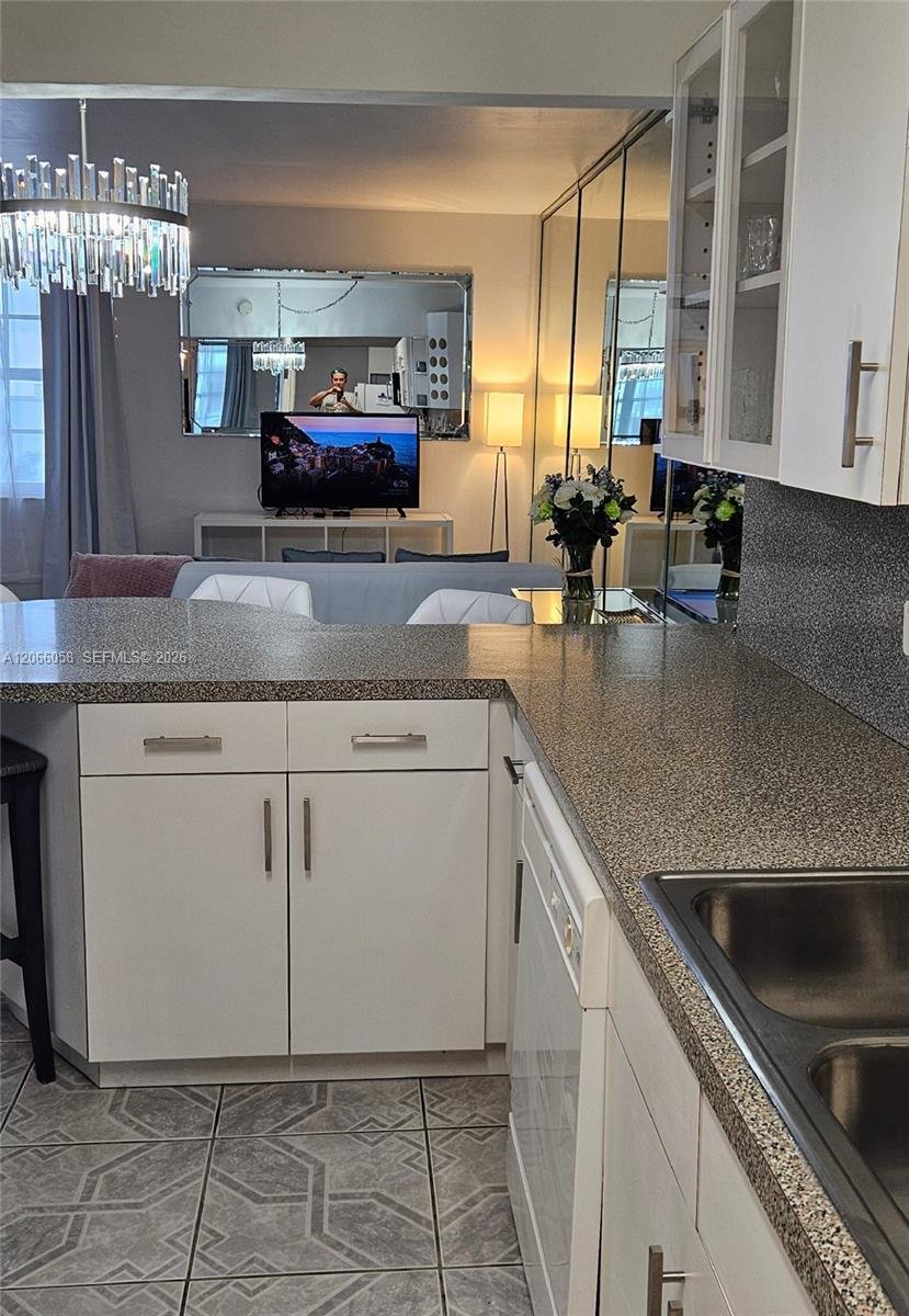 Condo in Miami Beach, Florida, United States 3 - 18602440