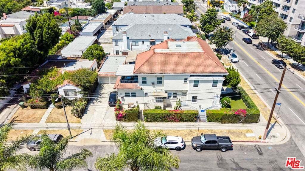 Los Angeles, California, United States 2 - 18601063