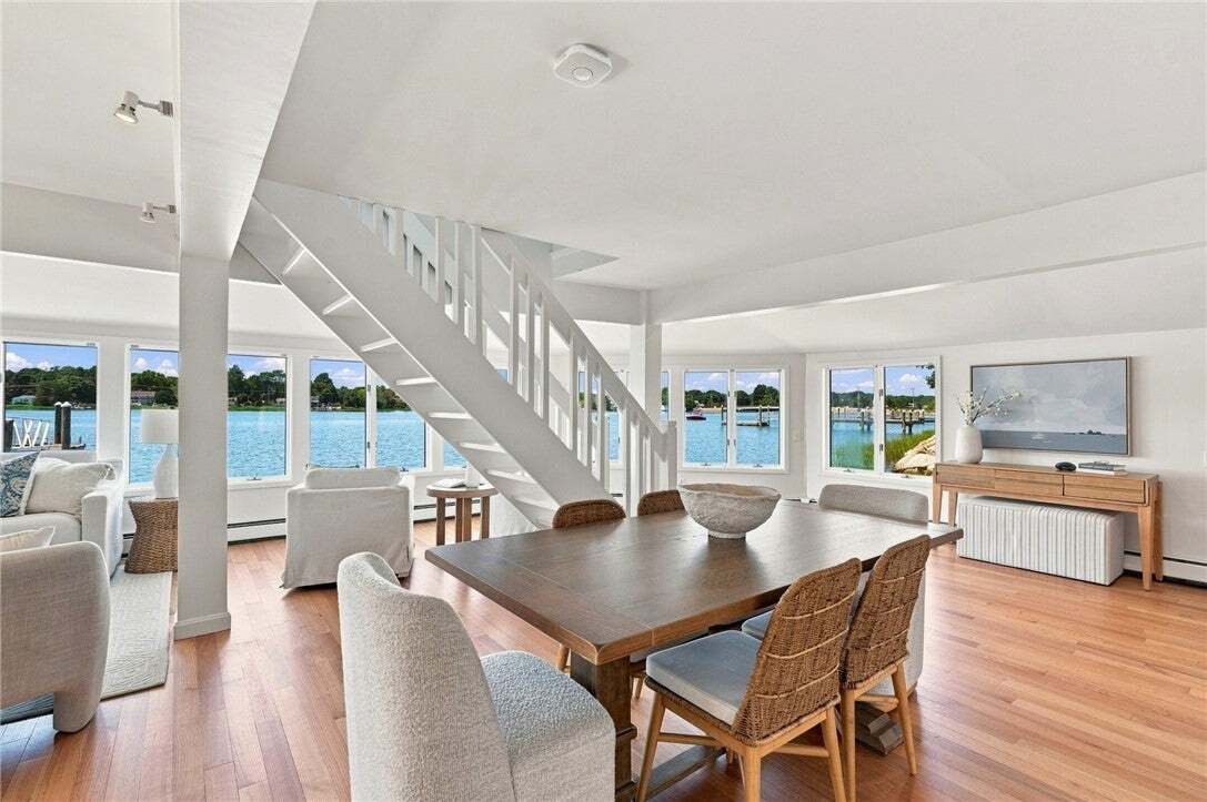 Barrington, Rhode Island, United States 5 - 18599750