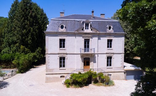 House in Neuville-sur-Ain, Auvergne-Rhône-Alpes, France 1