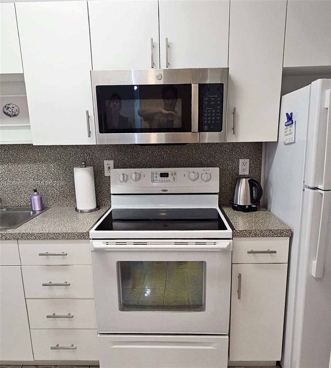 Condo in Miami Beach, Florida, United States 5 - 18602440