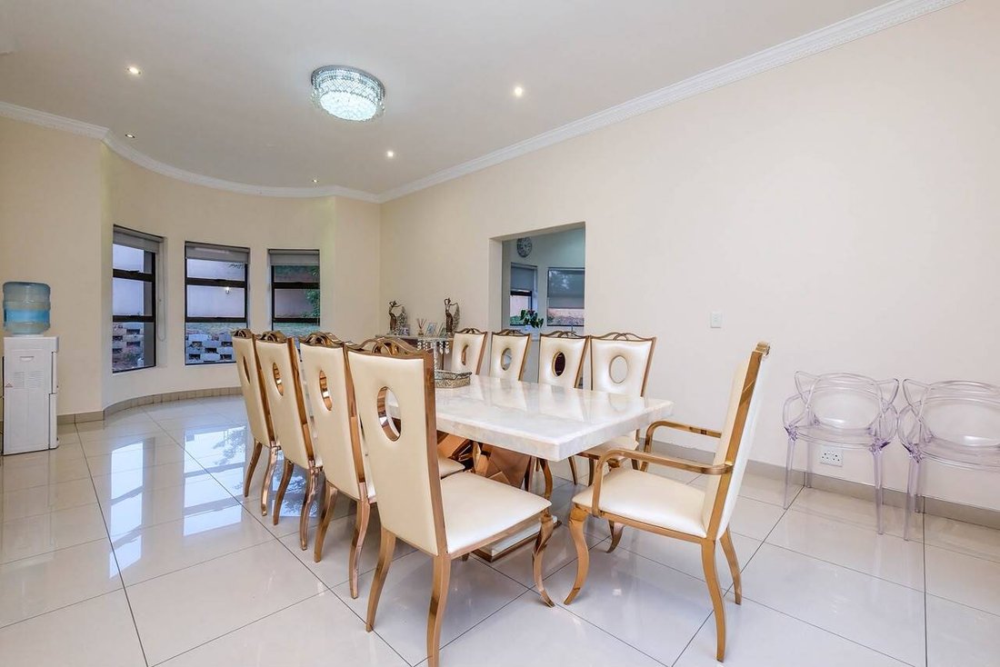 House in Constantia Kloof, Gauteng, South Africa 5 - 18598858