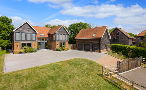 Country House in Maidstone, England 1