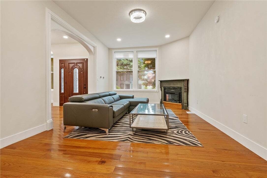 House in Pittsburgh, Pennsylvania, United States 5 - 18599658